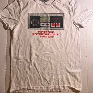 Nintendo NES Adult Medium Nintendo‎ Entertainment System Controller Shirt (K)